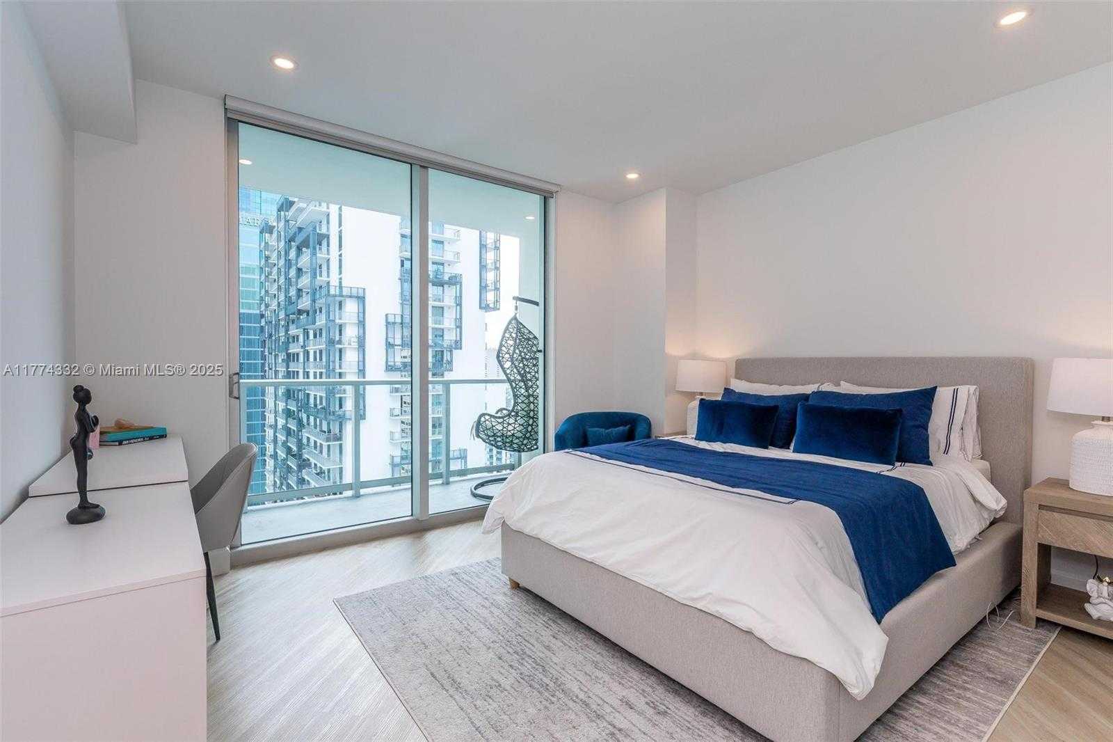 Small Image of 300 SOUTH BISCAYNE BLVD #T-3607, Miami Number 12
