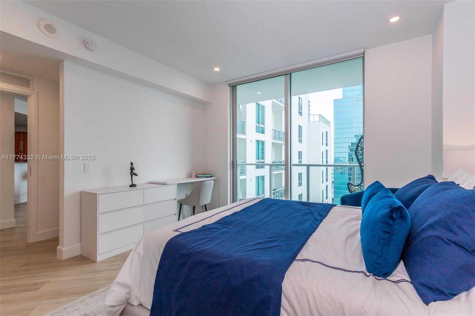 Small Image of 300 SOUTH BISCAYNE BLVD #T-3607, Miami Number 13