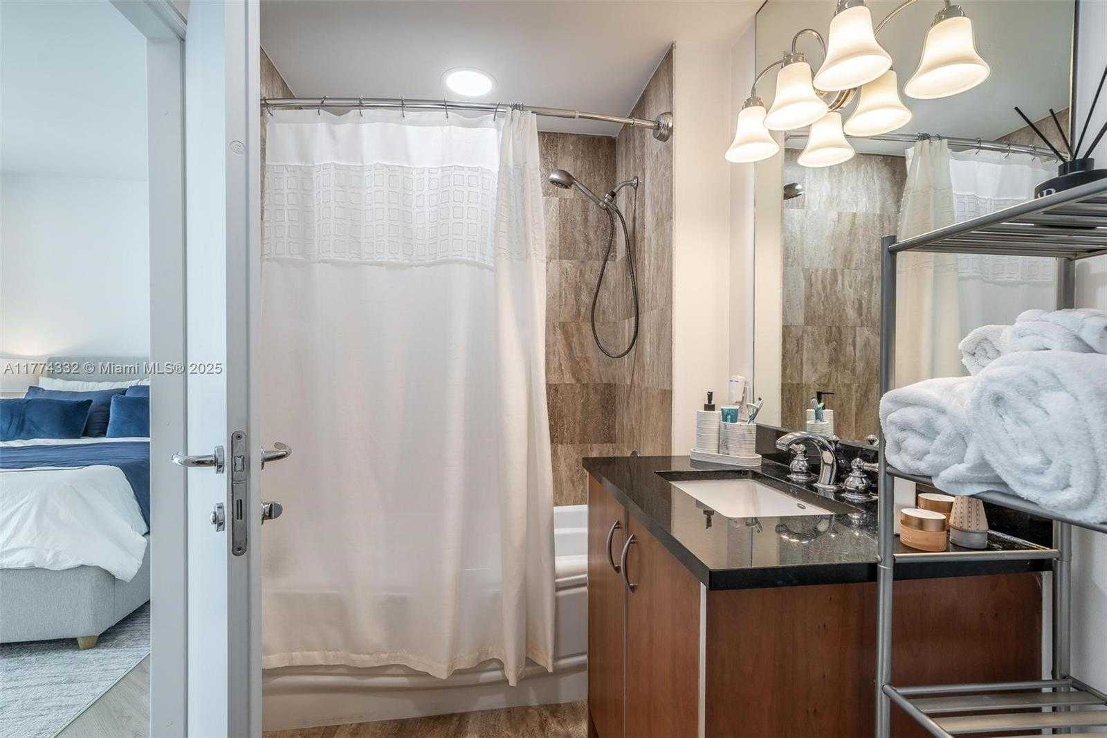 Small Image of 300 SOUTH BISCAYNE BLVD #T-3607, Miami Number 14