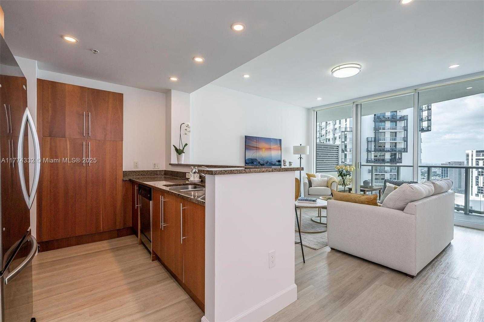 Small Image of 300 SOUTH BISCAYNE BLVD #T-3607, Miami Number 5