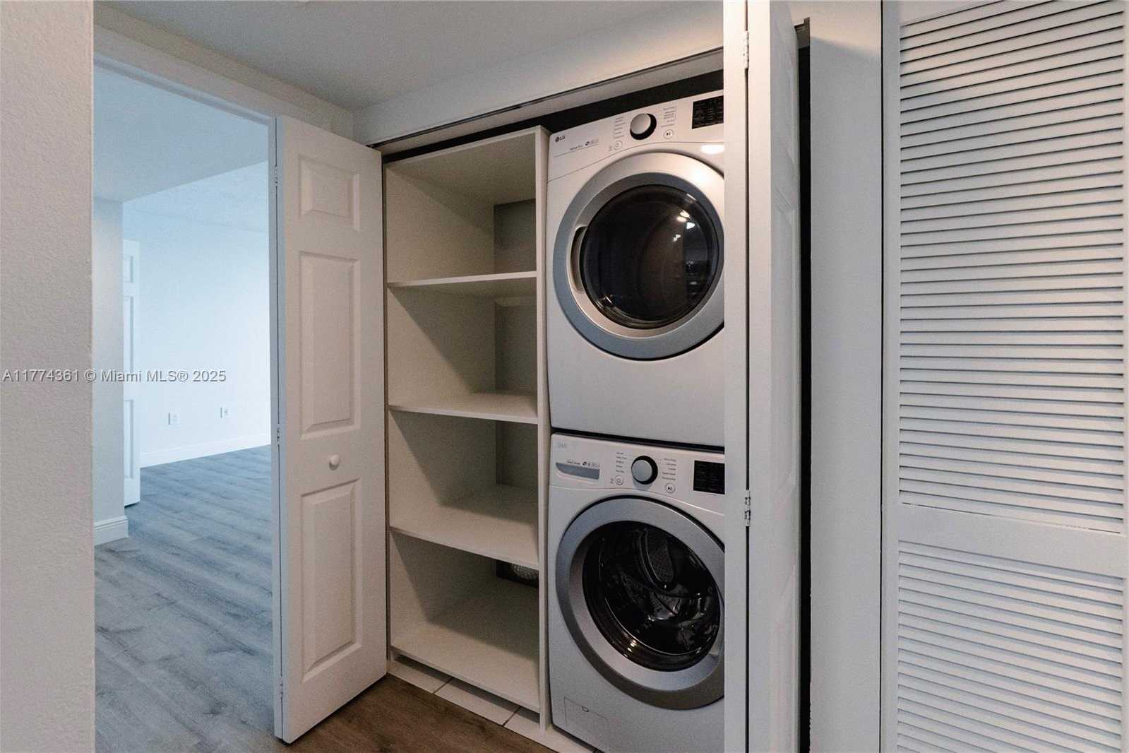 Small Image of 1155 BRICKELL BAY DR #2204, Miami Number 10