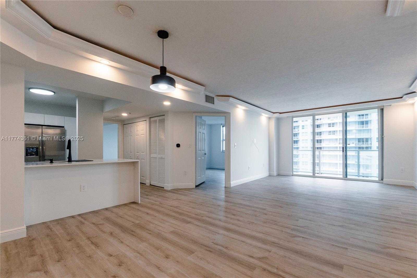 Small Image of 1155 BRICKELL BAY DR #2204, Miami Number 2