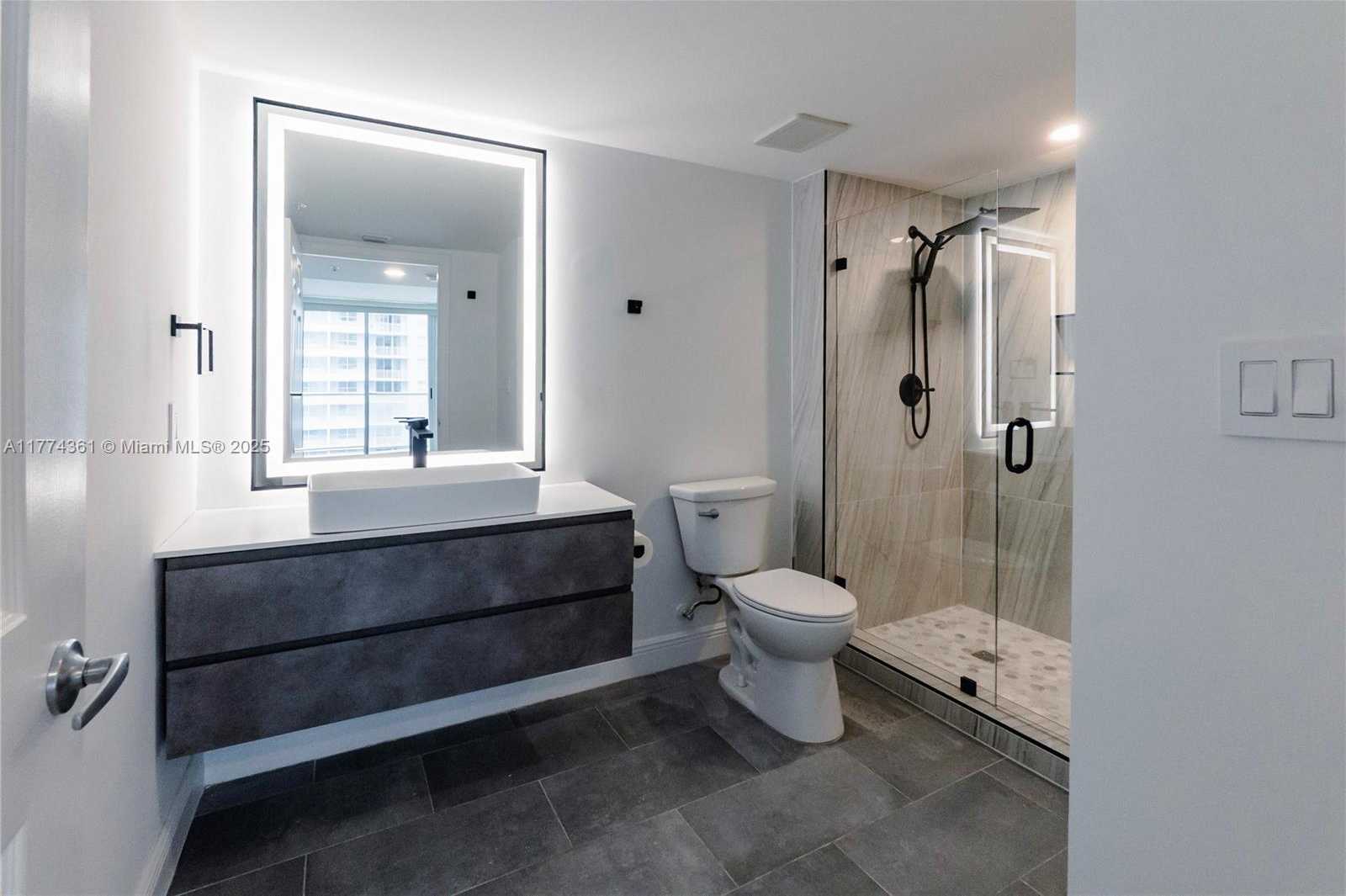 Small Image of 1155 BRICKELL BAY DR #2204, Miami Number 6