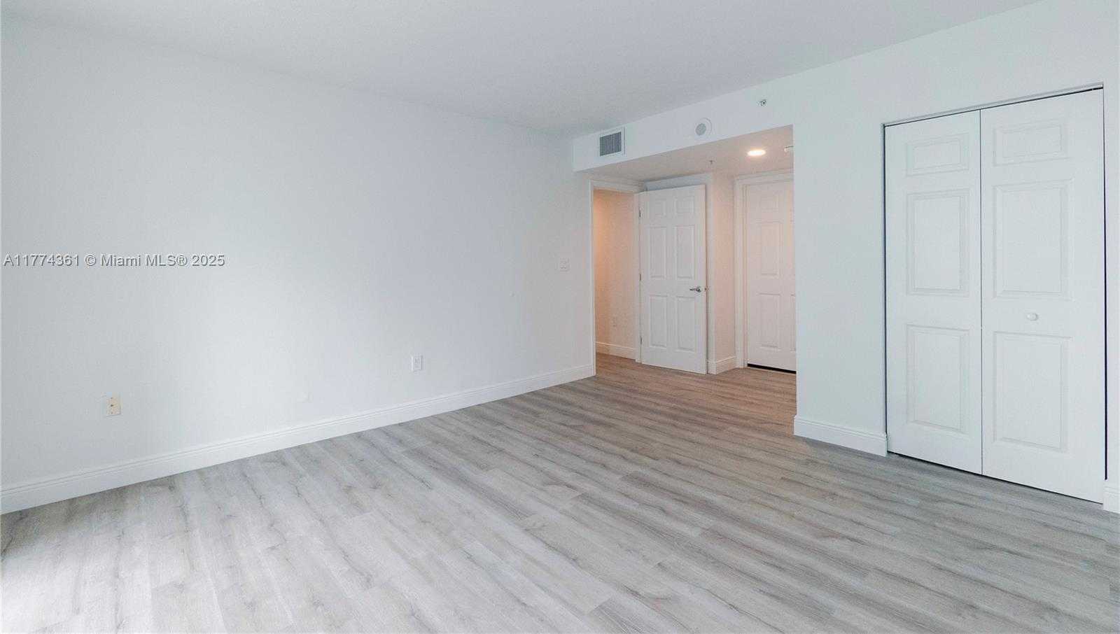 Small Image of 1155 BRICKELL BAY DR #2204, Miami Number 7