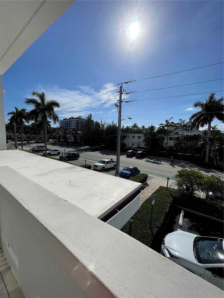 Small Image of 10101 EAST BAY HARBOR DR #201, Bay Harbor Islands Number 19