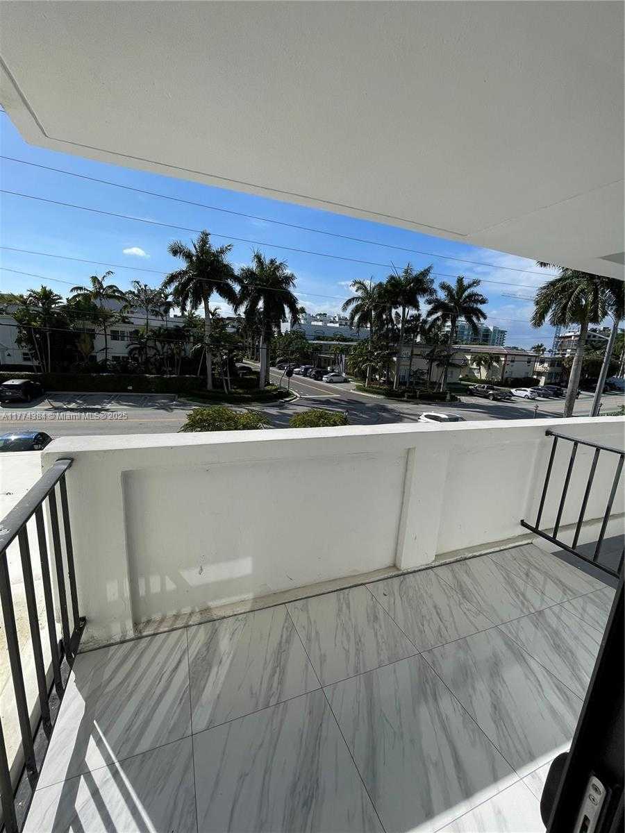 Small Image of 10101 EAST BAY HARBOR DR #201, Bay Harbor Islands Number 21