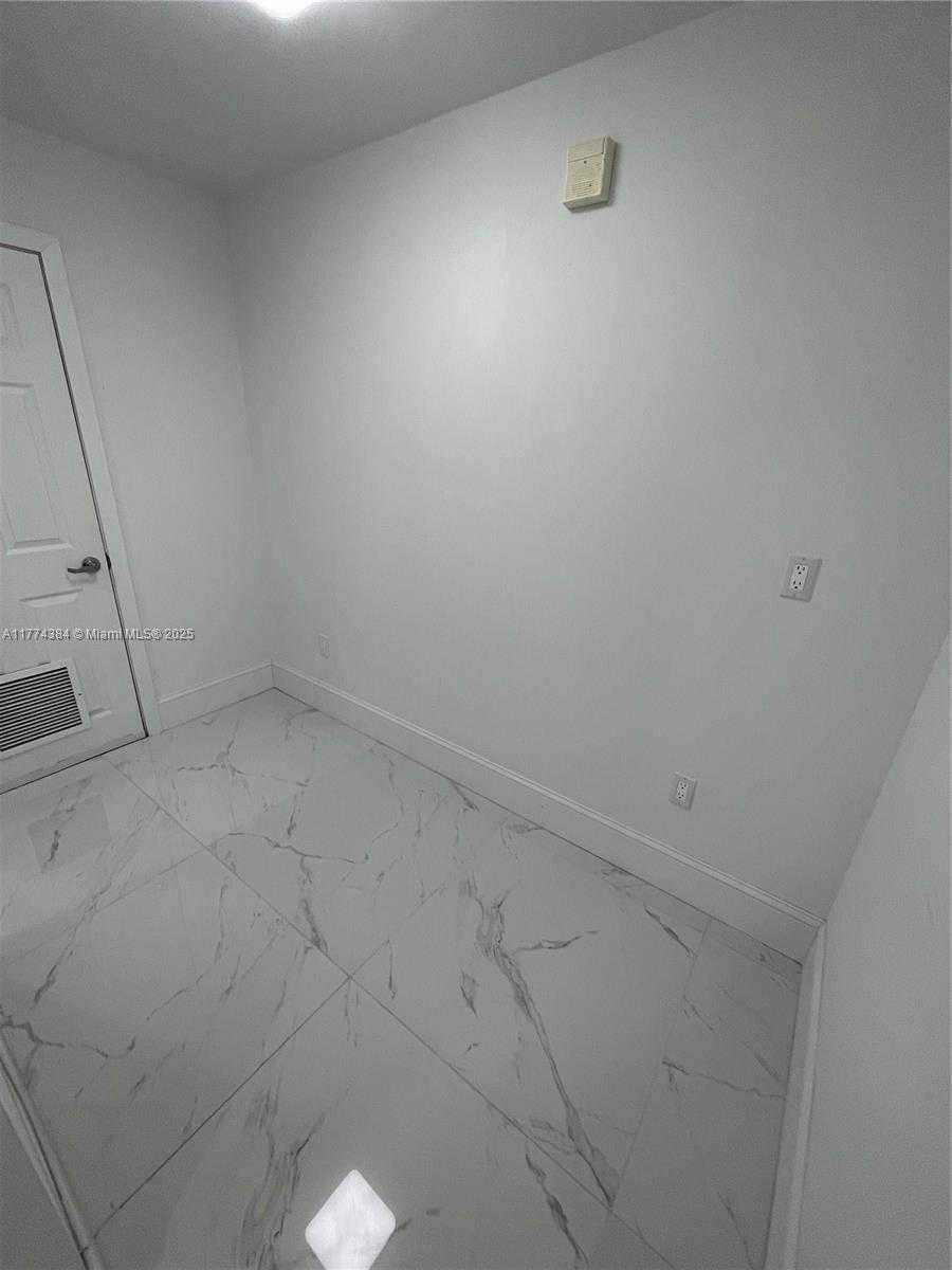 Small Image of 10101 EAST BAY HARBOR DR #201, Bay Harbor Islands Number 26