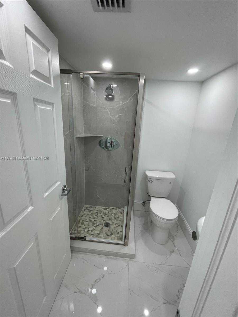 Small Image of 10101 EAST BAY HARBOR DR #201, Bay Harbor Islands Number 27