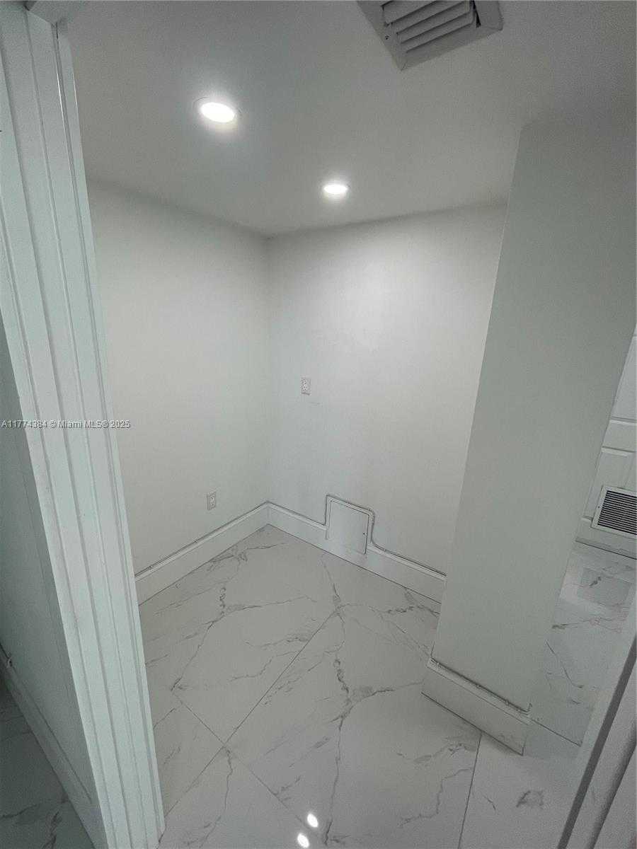 Small Image of 10101 EAST BAY HARBOR DR #201, Bay Harbor Islands Number 29
