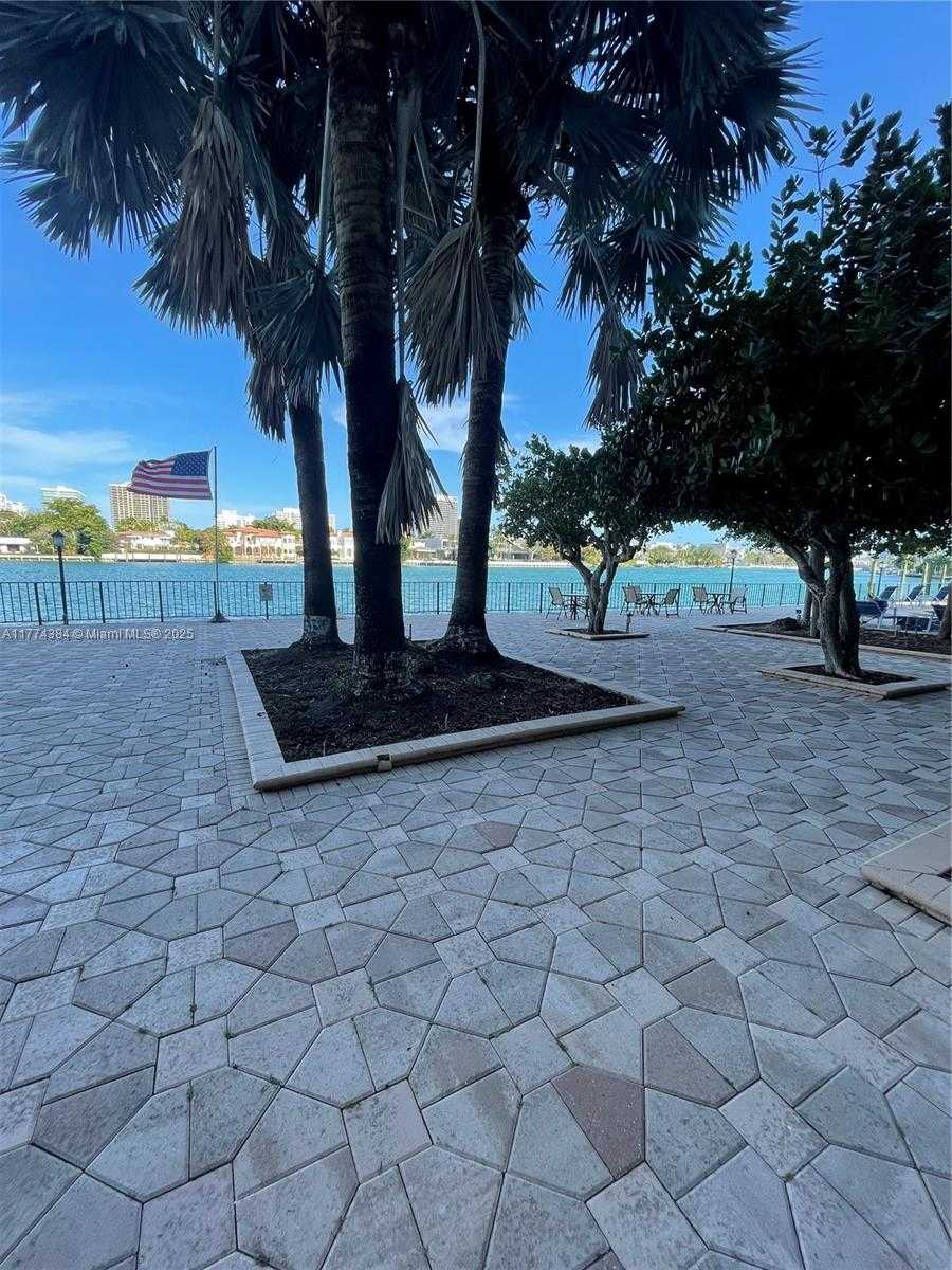 Small Image of 10101 EAST BAY HARBOR DR #201, Bay Harbor Islands Number 38