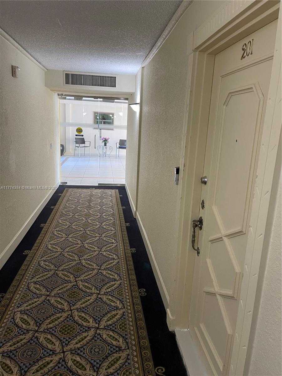 Small Image of 10101 EAST BAY HARBOR DR #201, Bay Harbor Islands Number 41