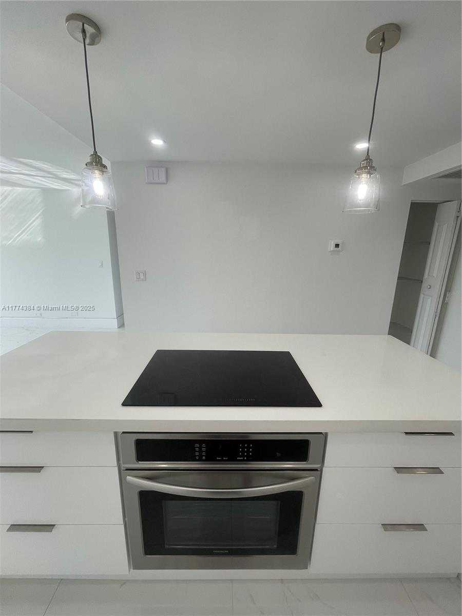 Small Image of 10101 EAST BAY HARBOR DR #201, Bay Harbor Islands Number 5