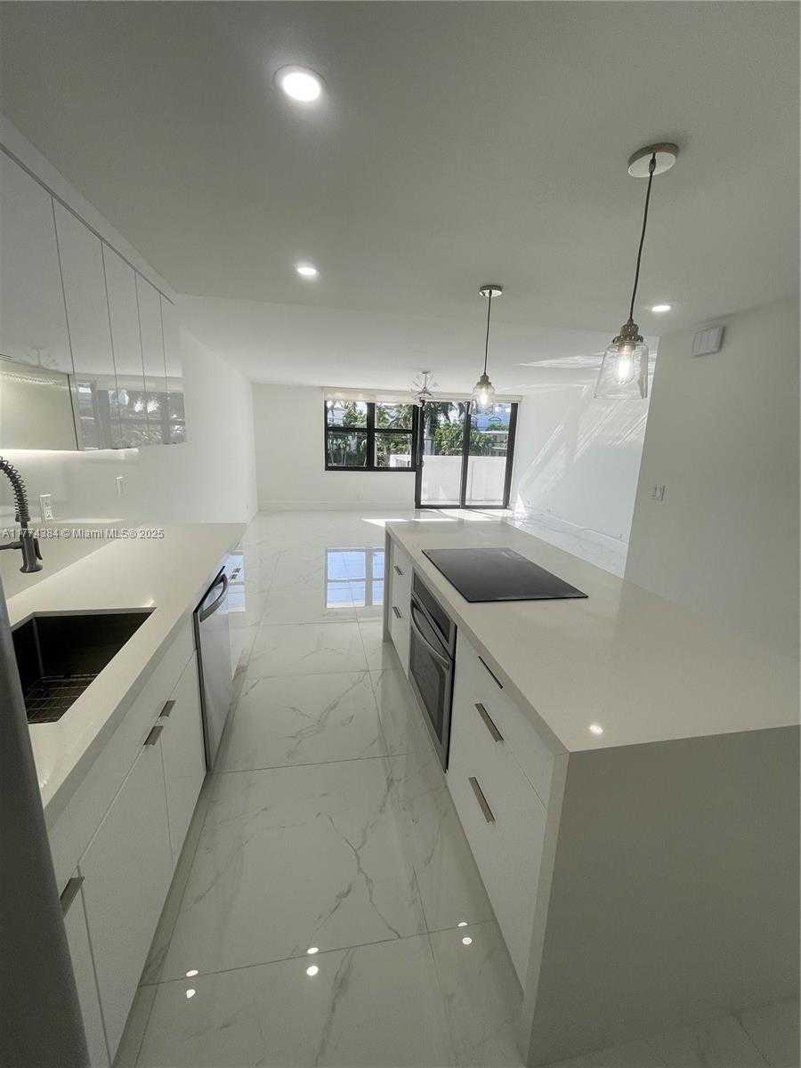 Small Image of 10101 EAST BAY HARBOR DR #201, Bay Harbor Islands Number 6