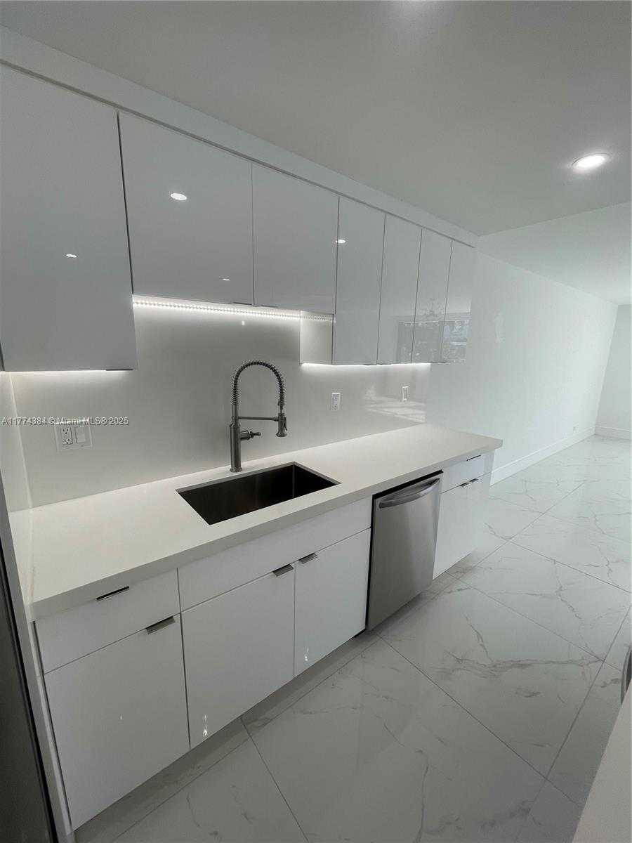 Small Image of 10101 EAST BAY HARBOR DR #201, Bay Harbor Islands Number 7