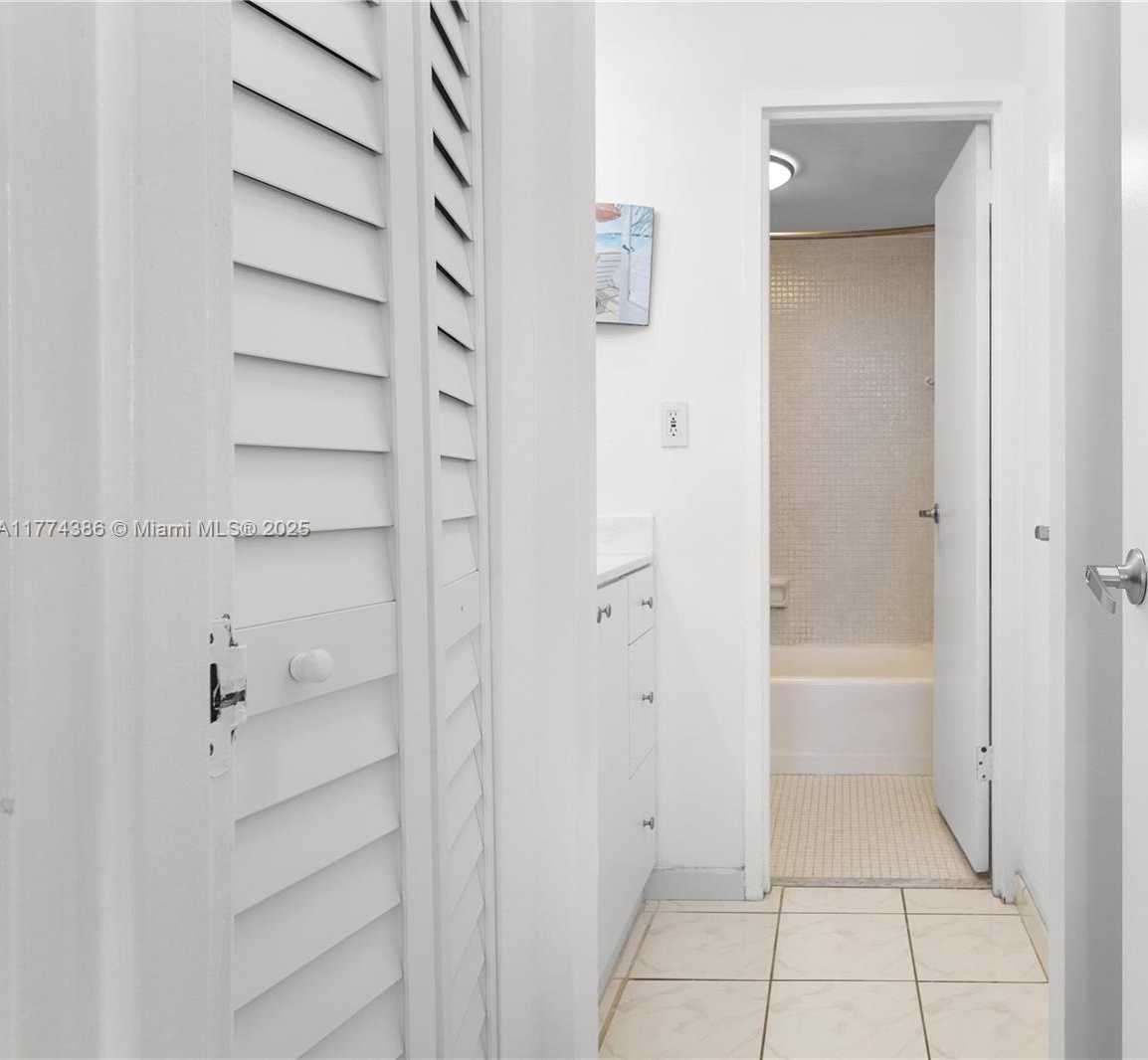 Small Image of 2899 COLLINS AVE #642, Miami Beach Number 10