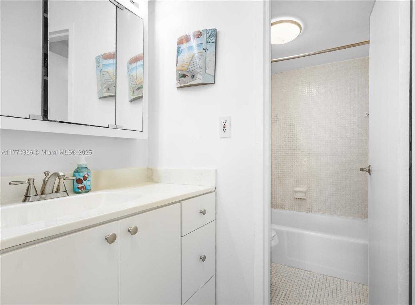 Small Image of 2899 COLLINS AVE #642, Miami Beach Number 11