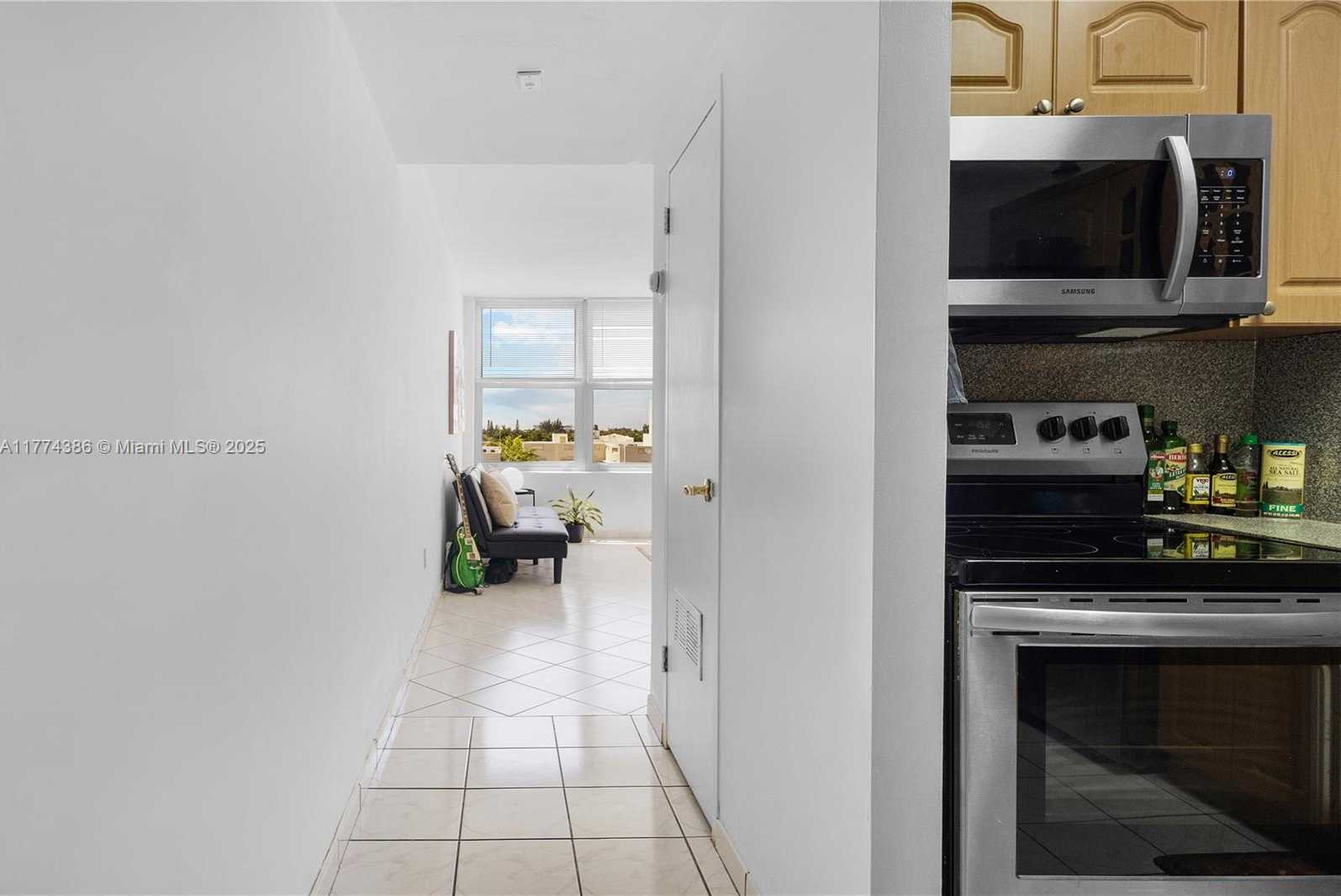 Small Image of 2899 COLLINS AVE #642, Miami Beach Number 6