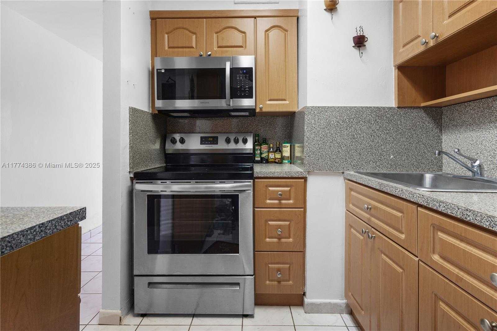 Small Image of 2899 COLLINS AVE #642, Miami Beach Number 7