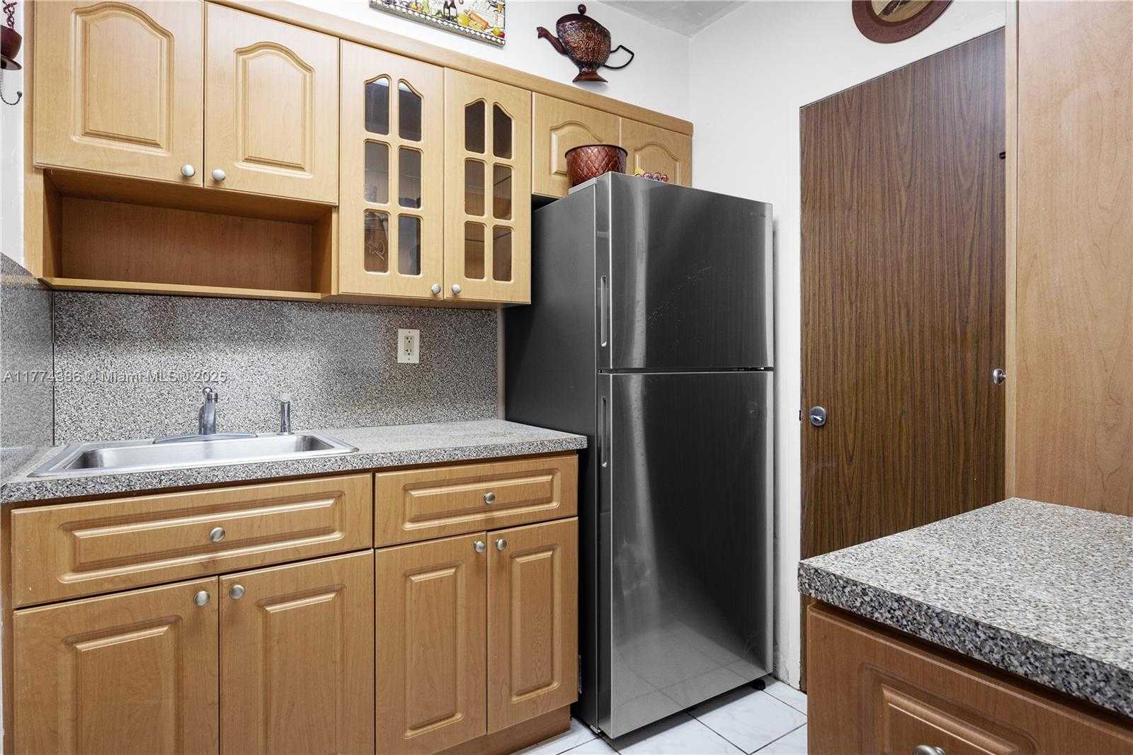 Small Image of 2899 COLLINS AVE #642, Miami Beach Number 8