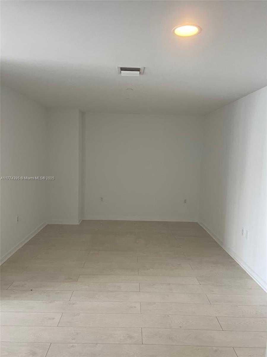 Small Image of 50 BISCAYNE BLVD #3407, Miami Number 4