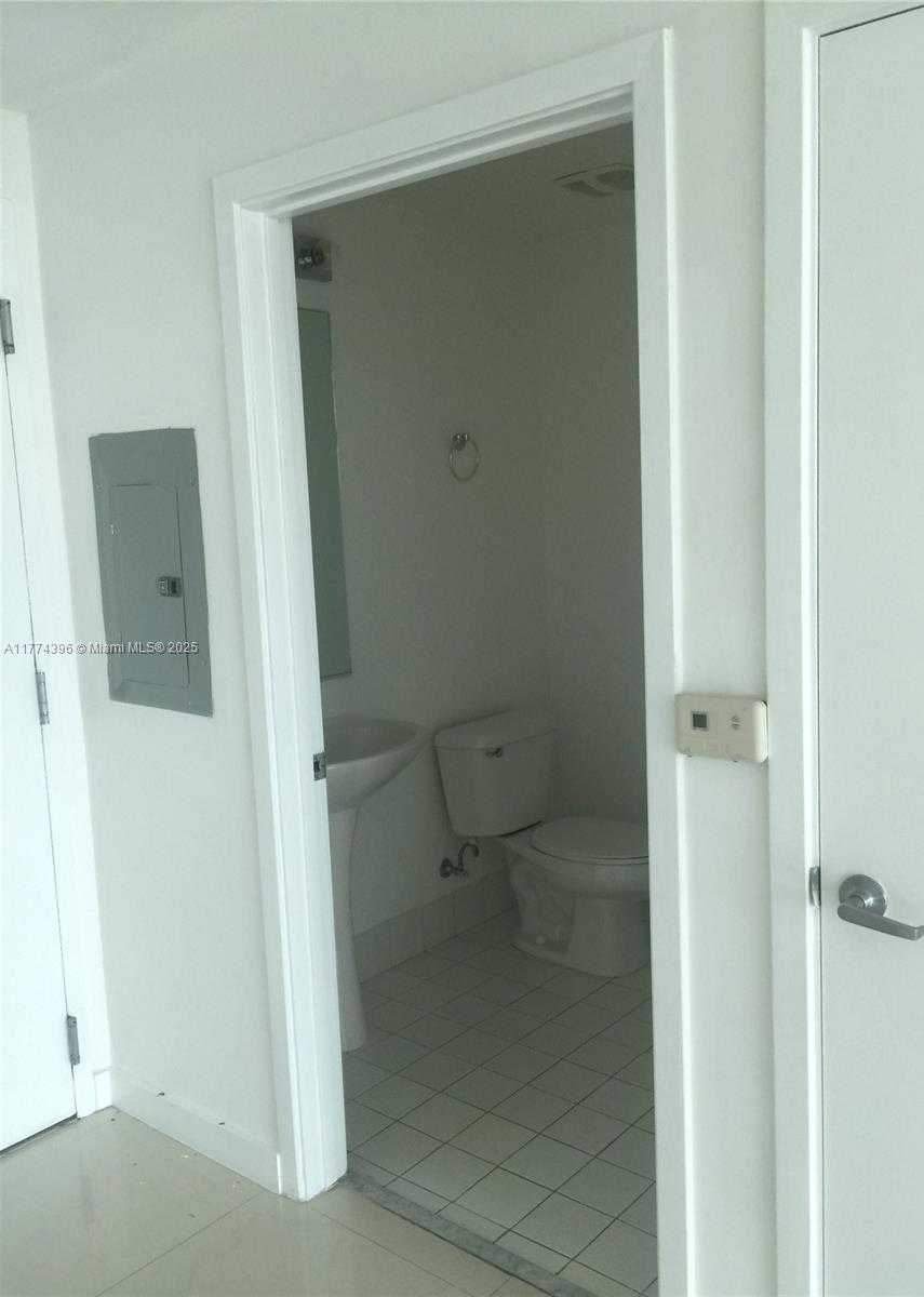 Small Image of 888 BISCAYNE BLVD #1510, Miami Number 14