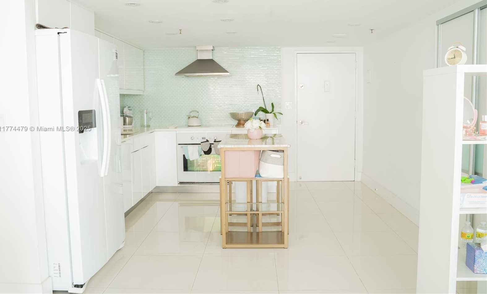Small Image of 20515 EAST COUNTRY CLUB DR #548, Aventura Number 2