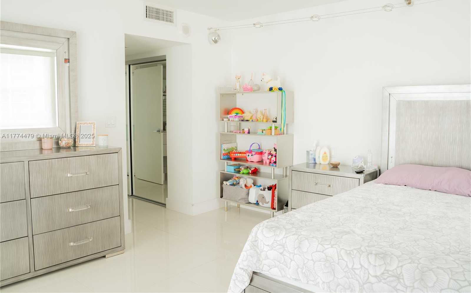 Small Image of 20515 EAST COUNTRY CLUB DR #548, Aventura Number 20