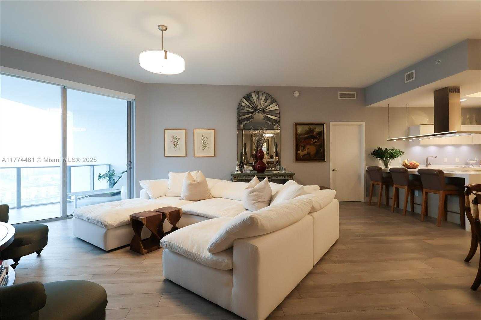 Small Image of 17301 BISCAYNE BLVD #LPH4, North Miami Beach Number 11
