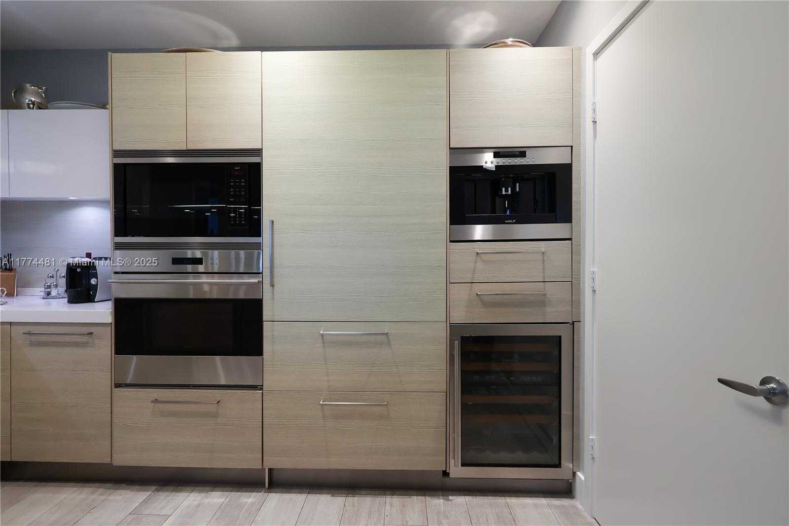 Small Image of 17301 BISCAYNE BLVD #LPH4, North Miami Beach Number 15