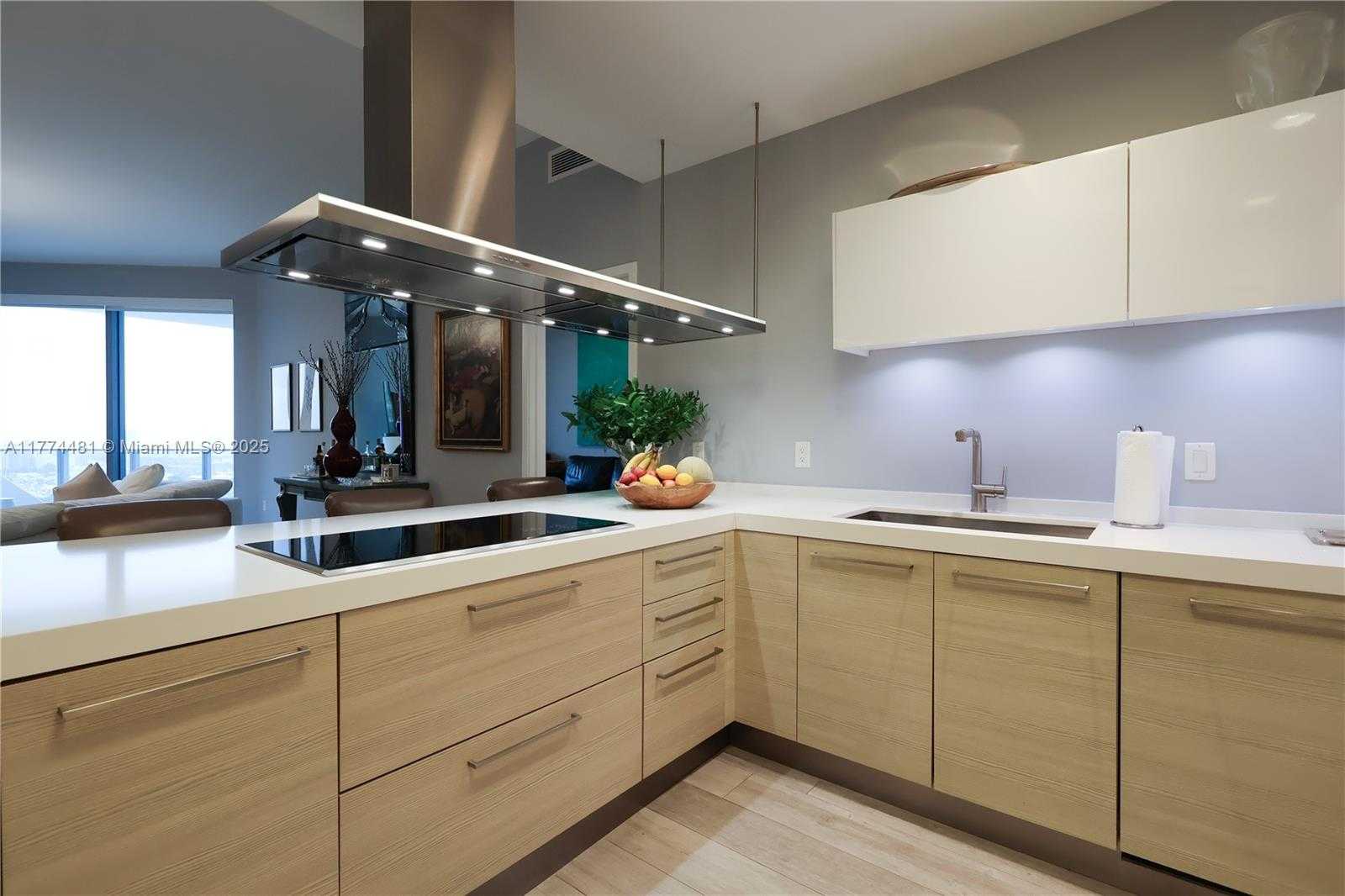 Small Image of 17301 BISCAYNE BLVD #LPH4, North Miami Beach Number 17