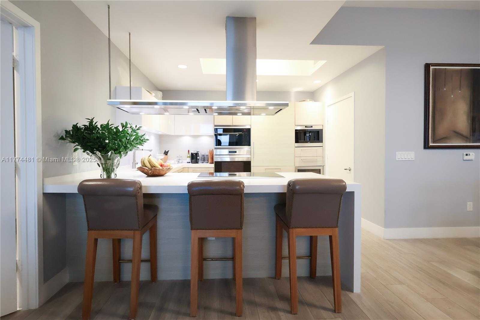 Small Image of 17301 BISCAYNE BLVD #LPH4, North Miami Beach Number 18