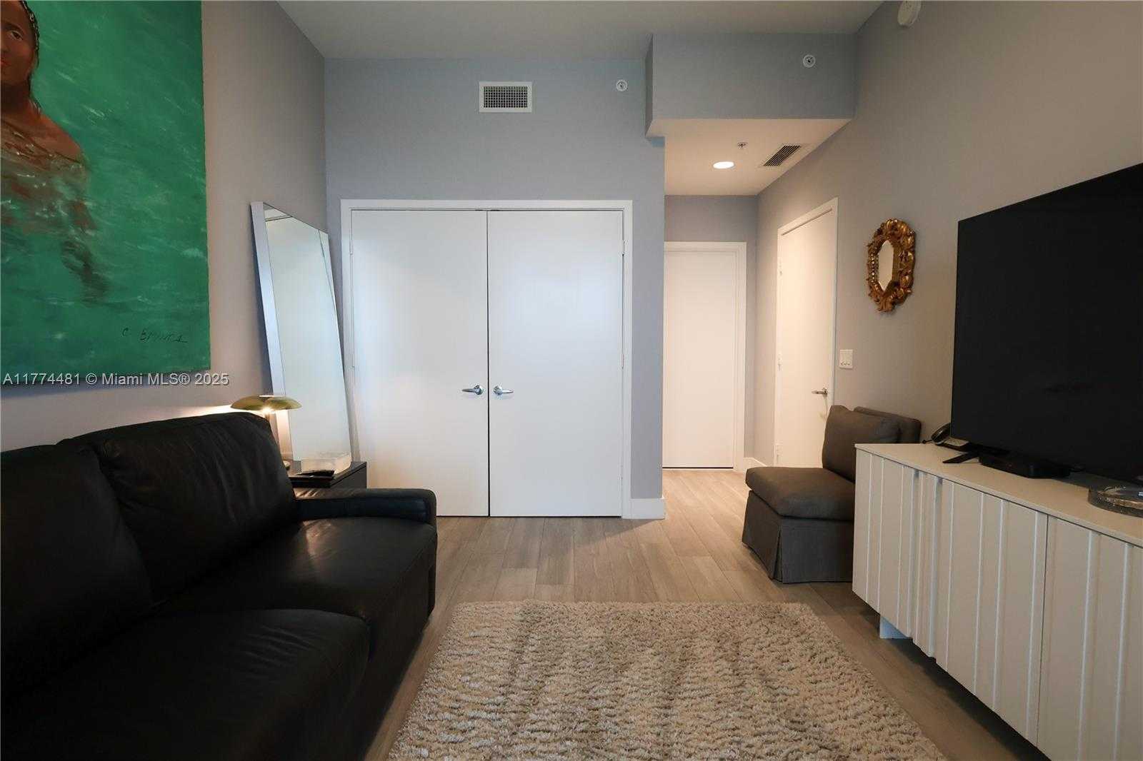 Small Image of 17301 BISCAYNE BLVD #LPH4, North Miami Beach Number 21
