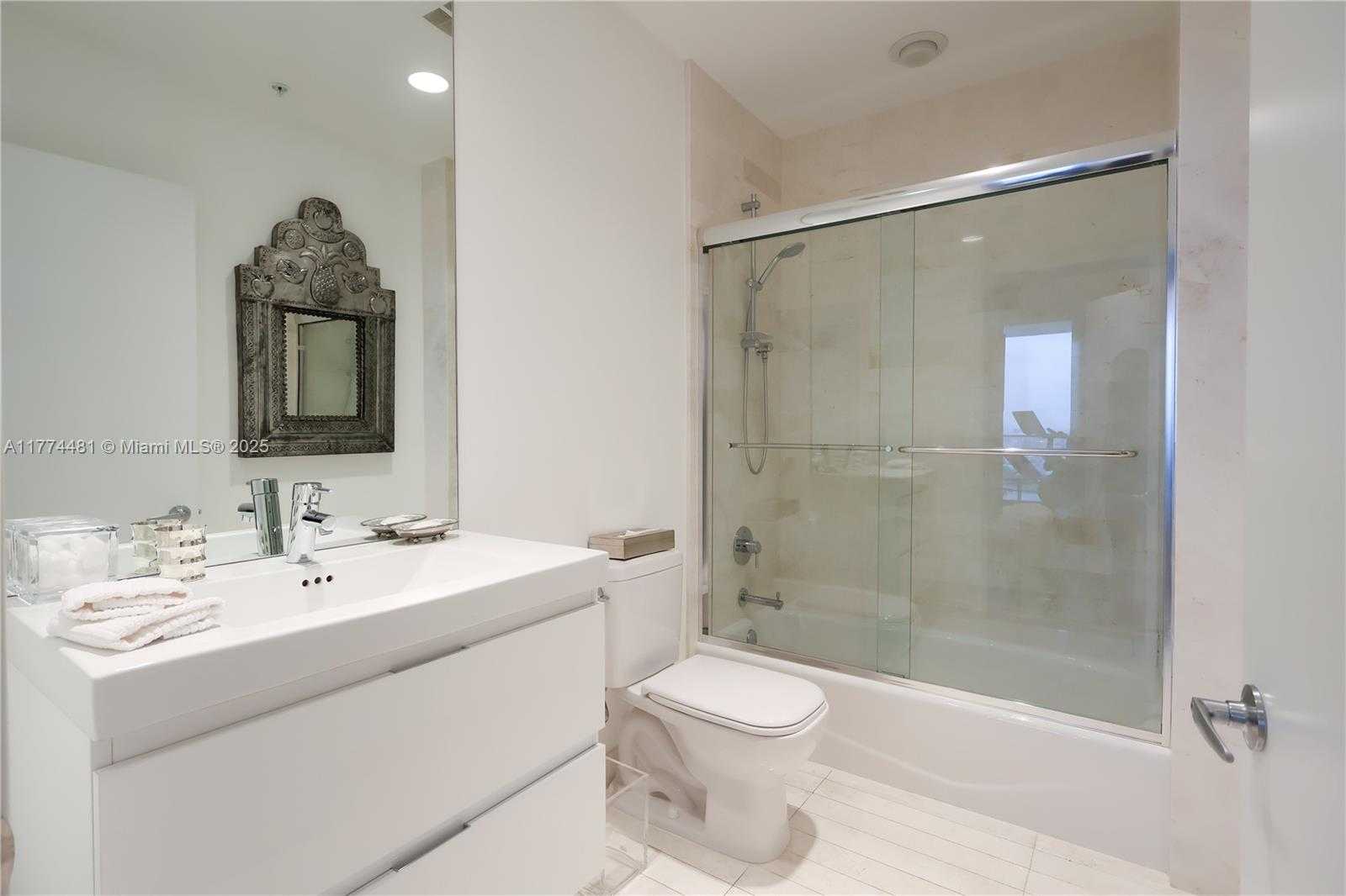 Small Image of 17301 BISCAYNE BLVD #LPH4, North Miami Beach Number 23