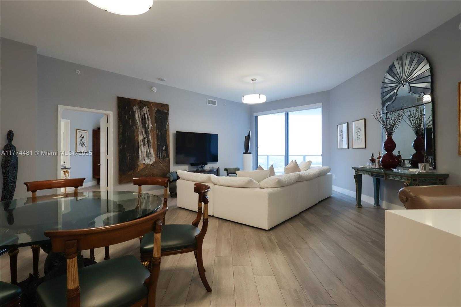 Small Image of 17301 BISCAYNE BLVD #LPH4, North Miami Beach Number 24