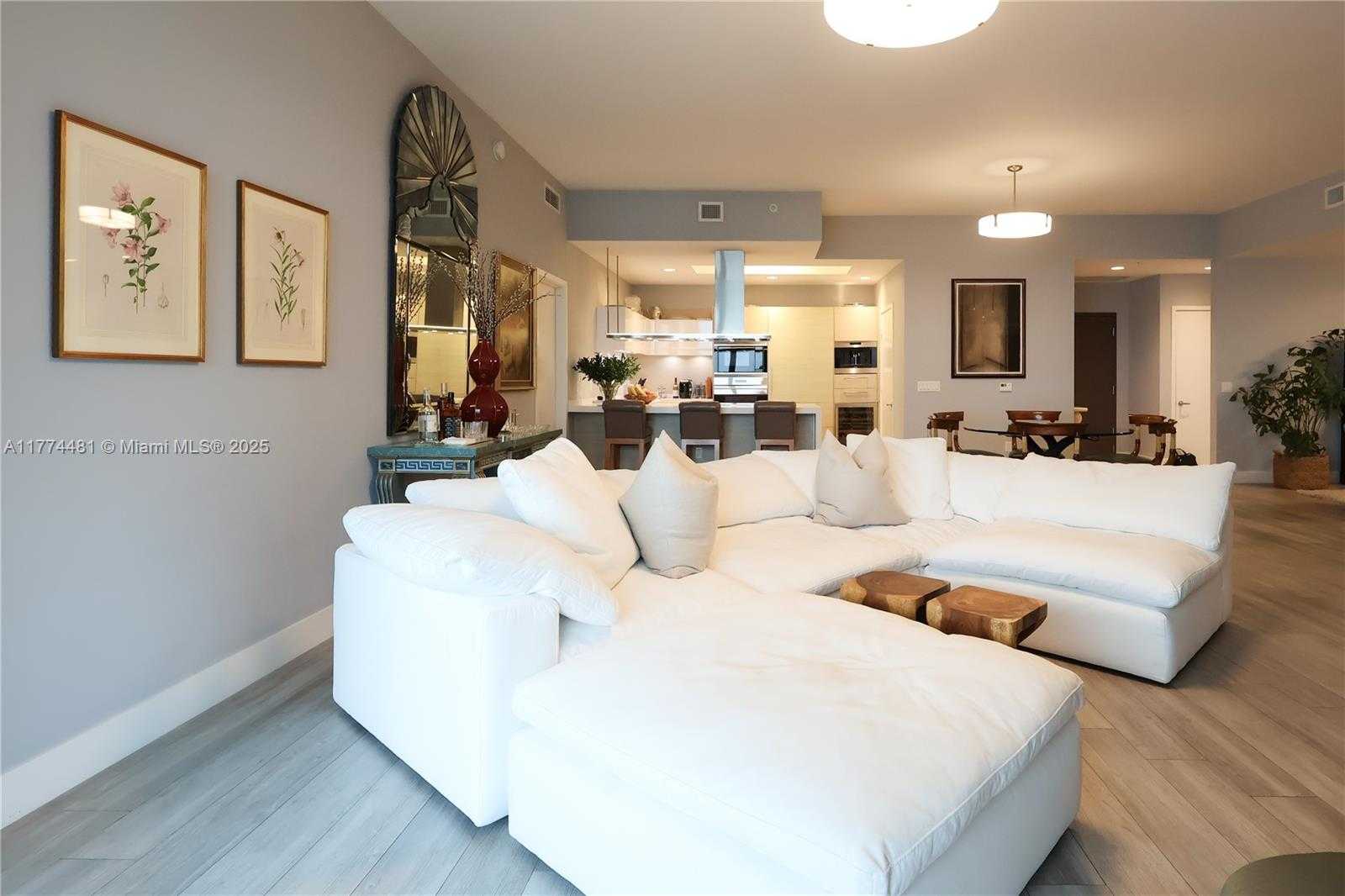 Small Image of 17301 BISCAYNE BLVD #LPH4, North Miami Beach Number 26