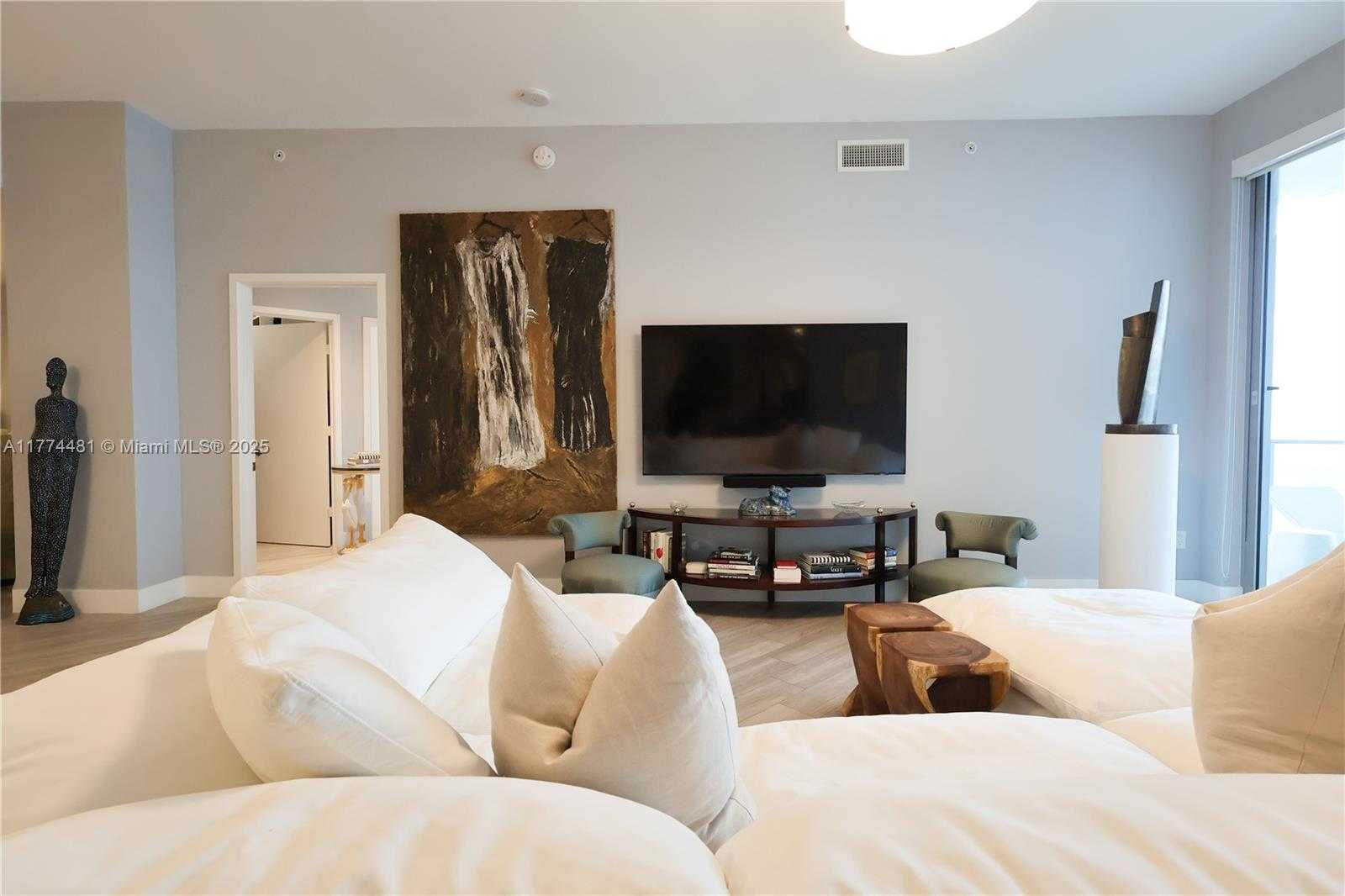 Small Image of 17301 BISCAYNE BLVD #LPH4, North Miami Beach Number 27