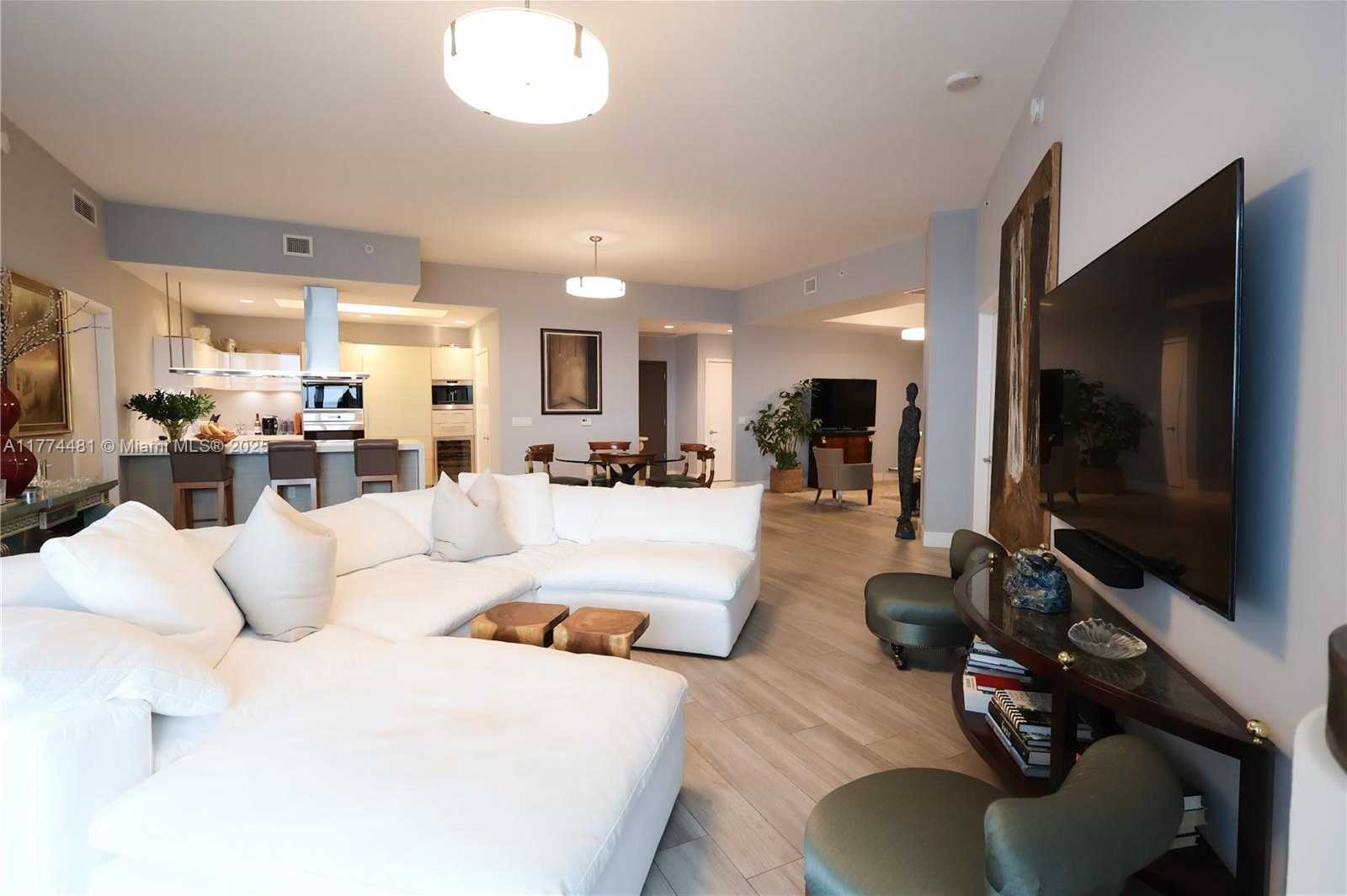 Small Image of 17301 BISCAYNE BLVD #LPH4, North Miami Beach Number 28