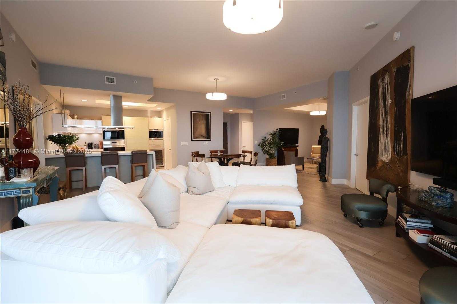 Small Image of 17301 BISCAYNE BLVD #LPH4, North Miami Beach Number 29