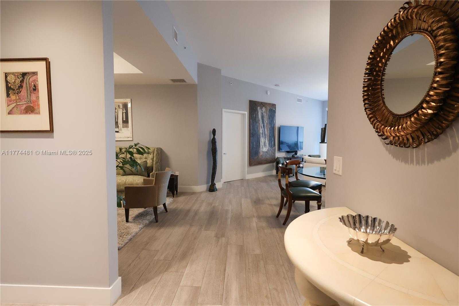 Small Image of 17301 BISCAYNE BLVD #LPH4, North Miami Beach Number 3