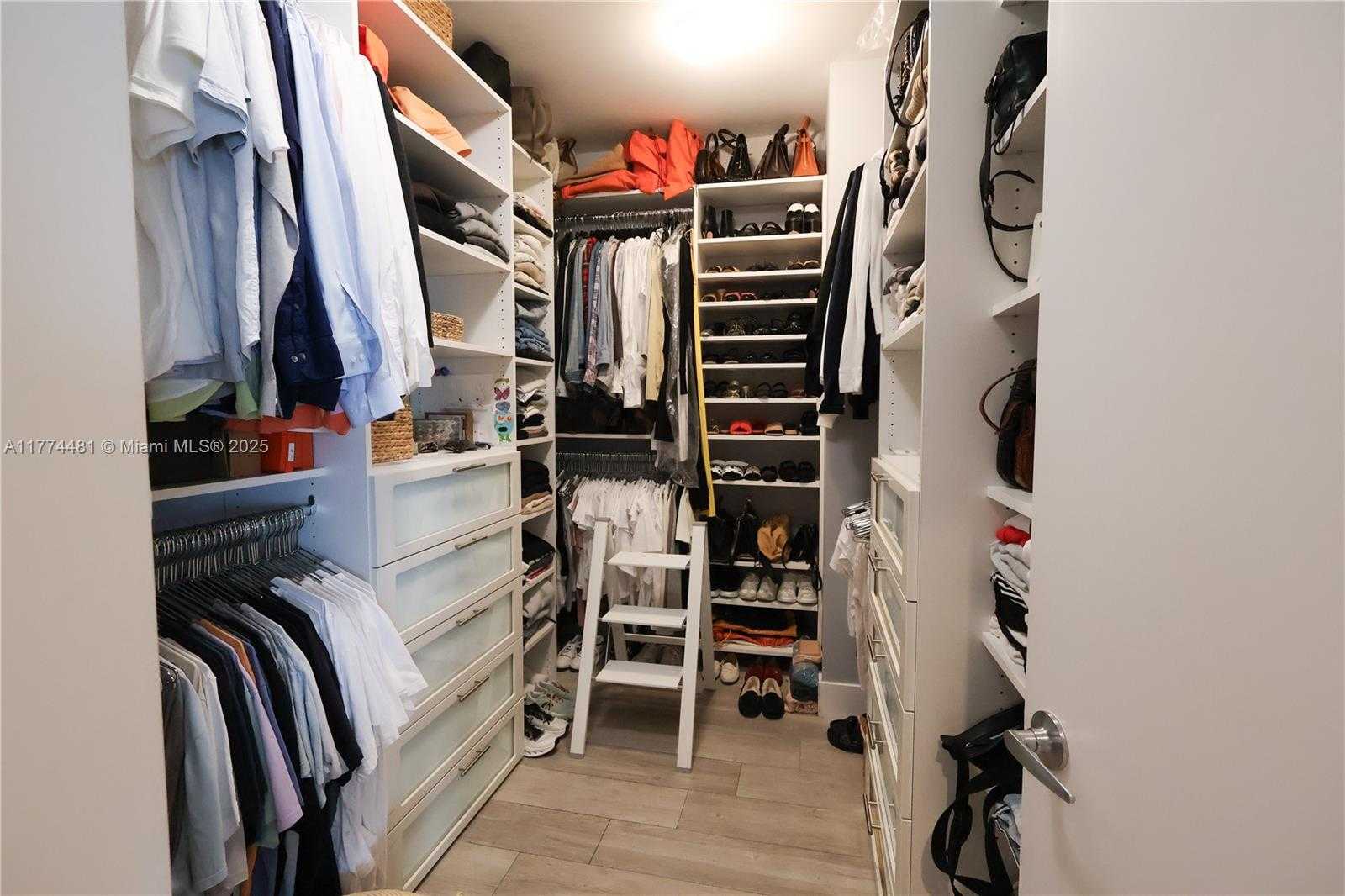 Small Image of 17301 BISCAYNE BLVD #LPH4, North Miami Beach Number 35