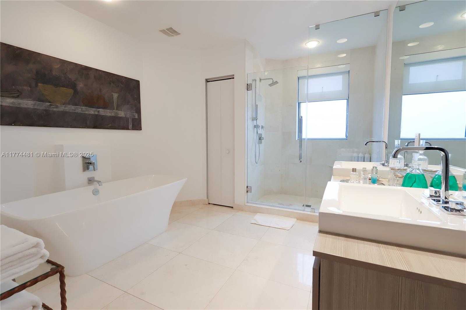 Small Image of 17301 BISCAYNE BLVD #LPH4, North Miami Beach Number 36