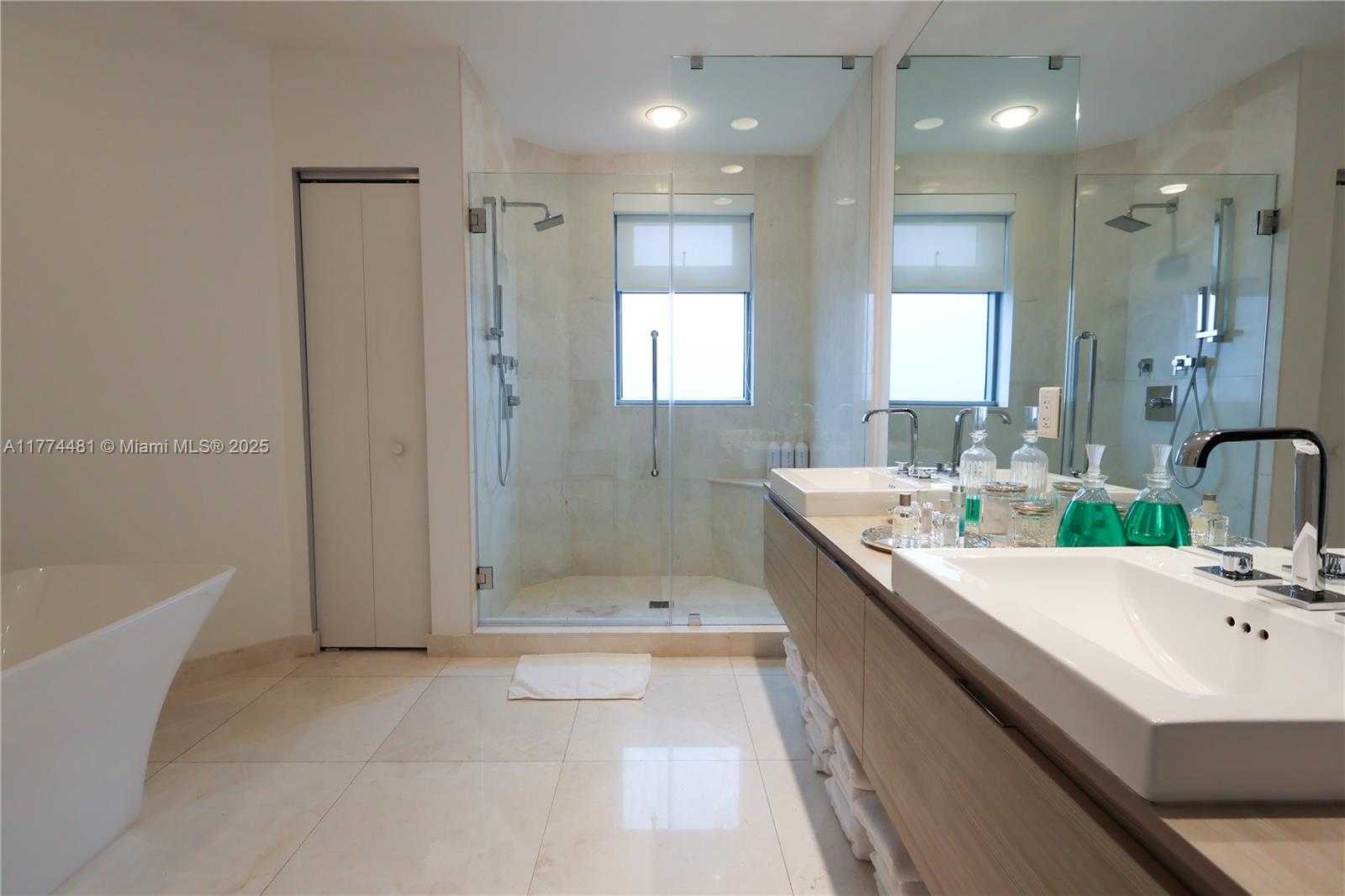 Small Image of 17301 BISCAYNE BLVD #LPH4, North Miami Beach Number 37