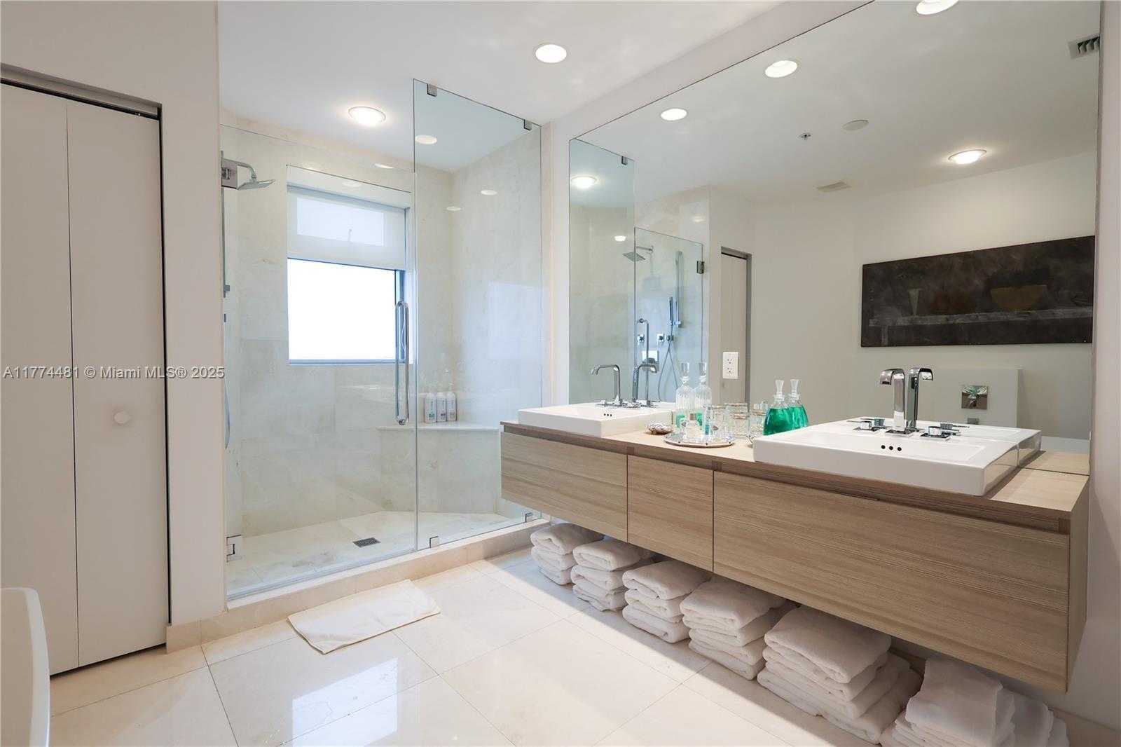 Small Image of 17301 BISCAYNE BLVD #LPH4, North Miami Beach Number 38