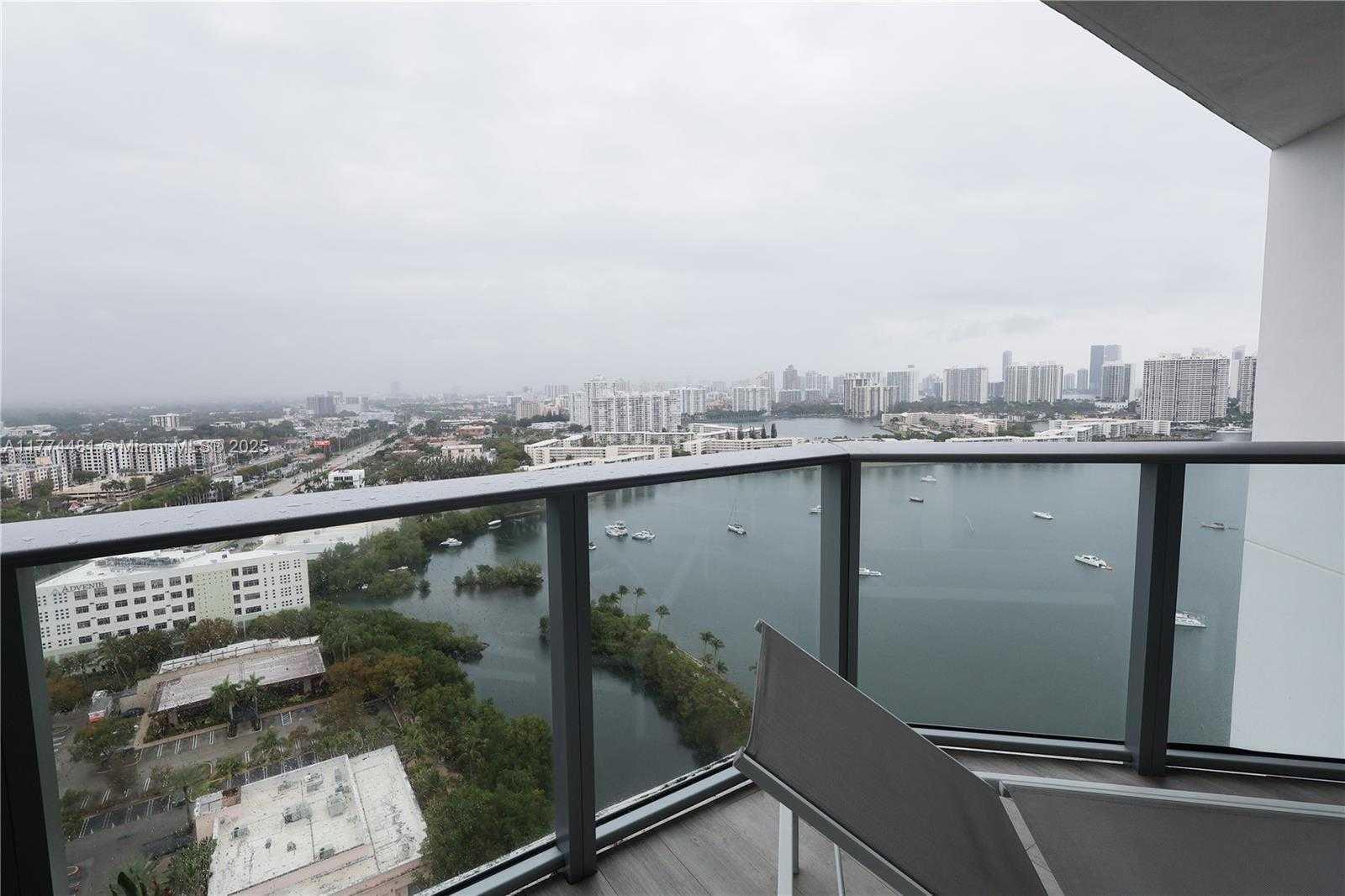 Small Image of 17301 BISCAYNE BLVD #LPH4, North Miami Beach Number 41