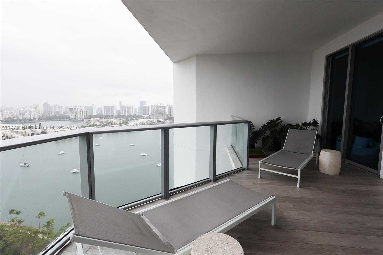 Small Image of 17301 BISCAYNE BLVD #LPH4, North Miami Beach Number 42