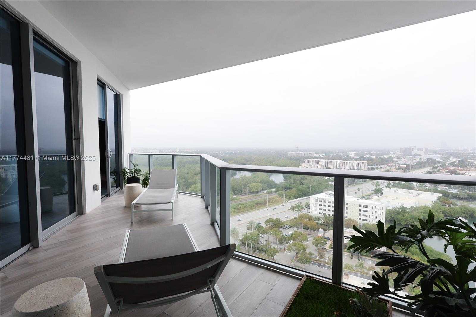 Small Image of 17301 BISCAYNE BLVD #LPH4, North Miami Beach Number 44
