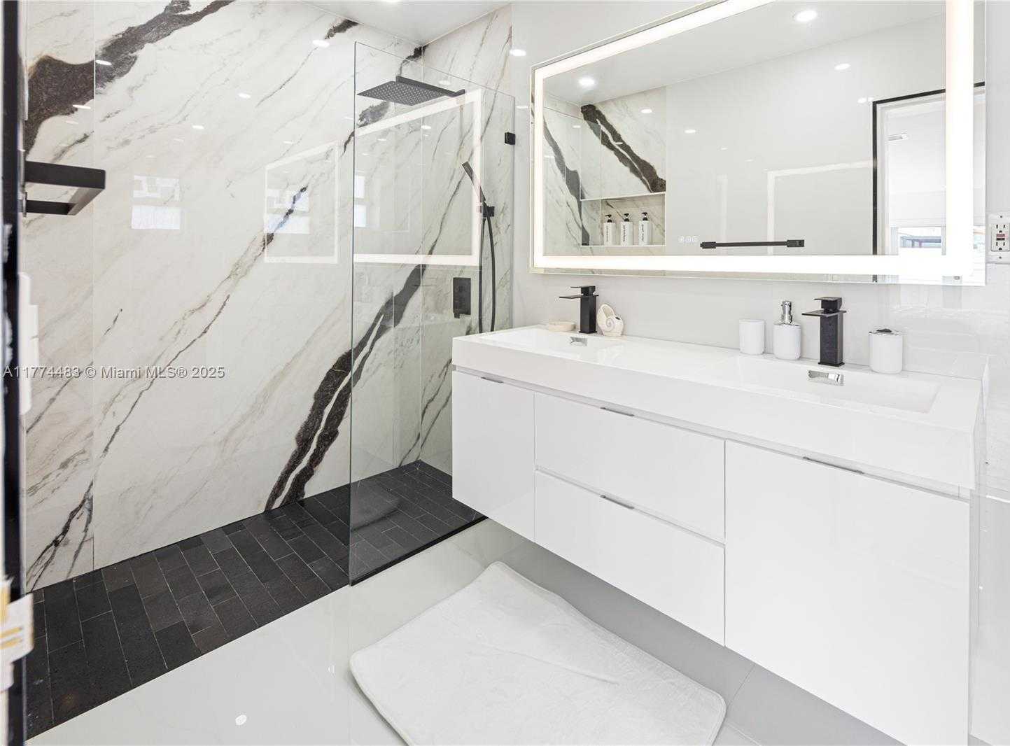 Small Image of 1460 MARSEILLE DR, Miami Beach Number 12