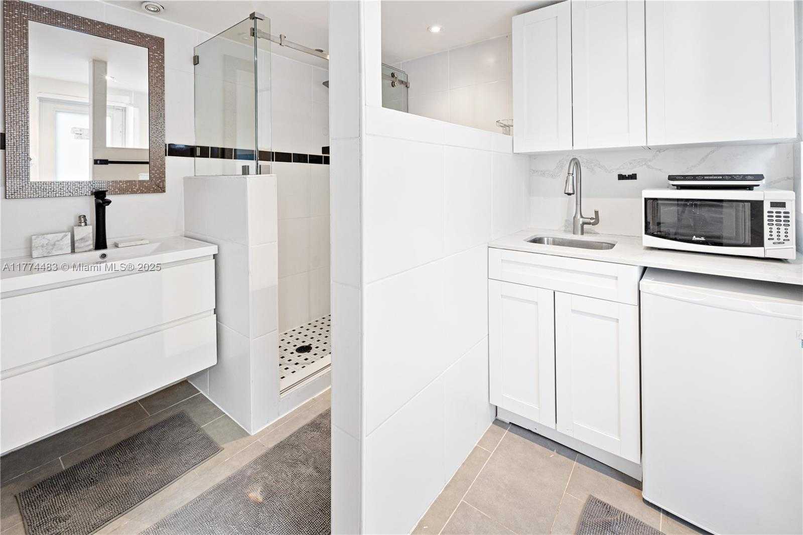 Small Image of 1460 MARSEILLE DR, Miami Beach Number 15