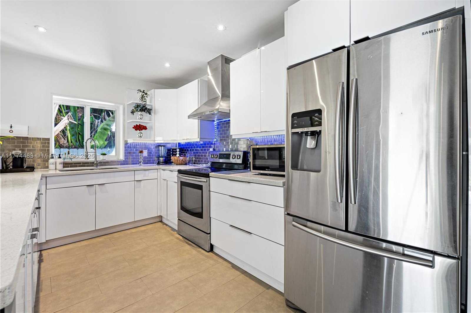 Small Image of 1460 MARSEILLE DR, Miami Beach Number 19