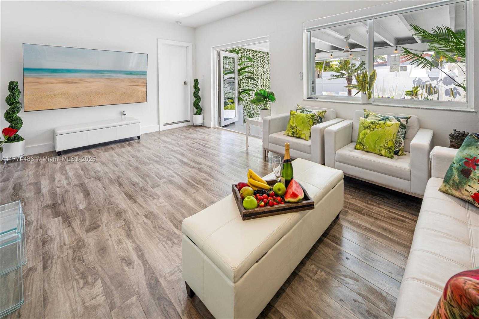 Small Image of 1460 MARSEILLE DR, Miami Beach Number 2